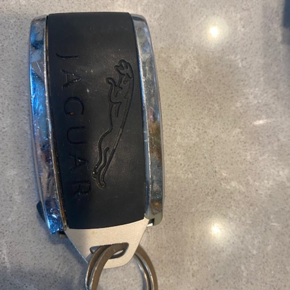 Jaguar Keyless Entry Smart Remote - Picture 2 of 2